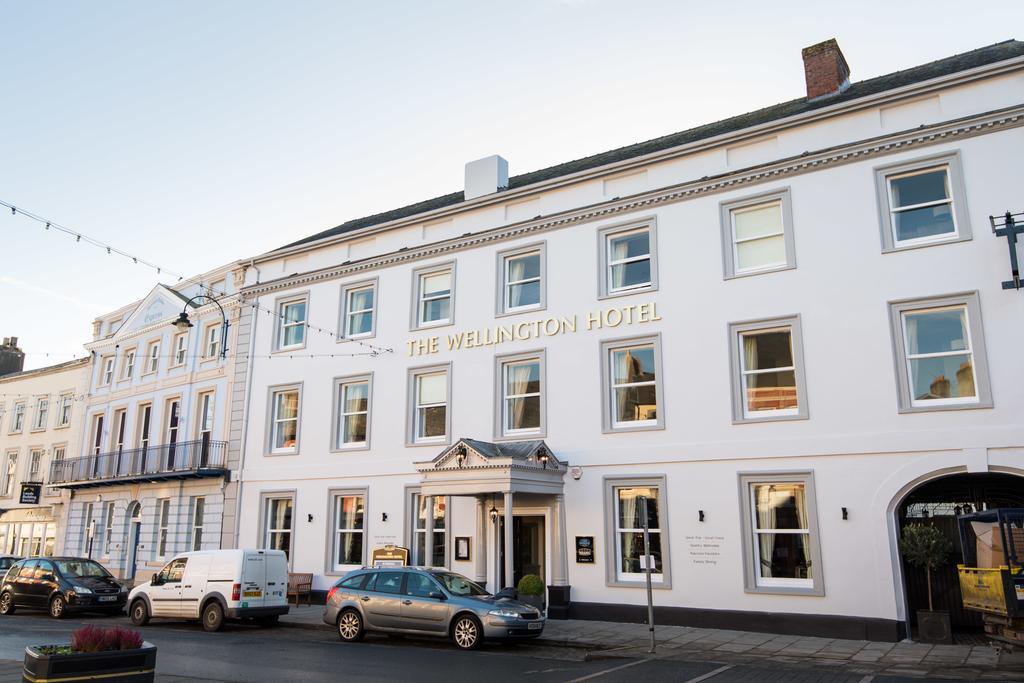 The Wellington Hotel Brecon Exterior photo